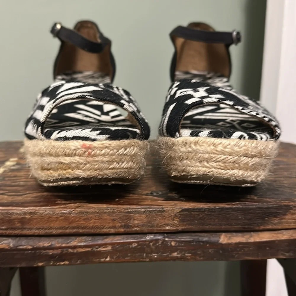 Toms Black and White Tribal Aztec Print Fabric Espadrille Wedges